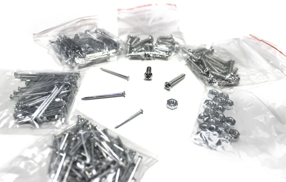 Набор инструментов 600 пр.1/4'' 3/8''(5-19мм, ключи:10-17мм,шарнирно-губцевый инстр.,отвертки,биты,молоток, ключи 6-е Г-обр.-е,расходник)