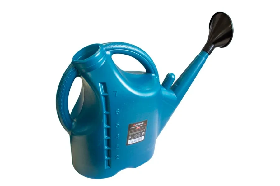 Лейка садовая пластмассовая со шкалой заполнения (7 л.)