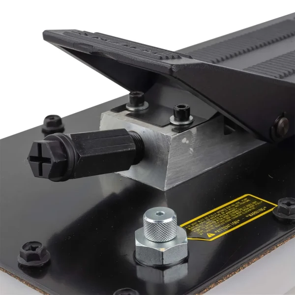 Насос пневмогидравлический ножной,3.2л(раб.давл.6-10атм,давл.гидравл.700атм,расход без нагрузки 850мл/мин,расход с нагрузкой 170мл/мин,корпус пластик)