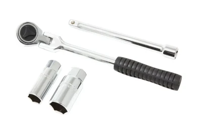 Набор инструментов для свечей зажигания 4 пр.(3/8'', 16мм, 21мм, удлинитель-150мм, трещотка шарнирная-225мм), в блистере