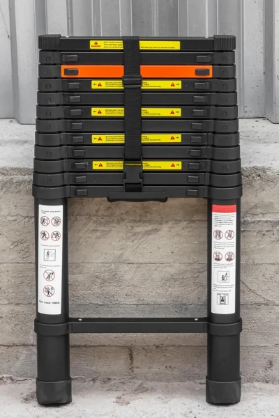 Лестница телескопическая алюминиевая односекционная (3.8м,13ступенек, max нагрузка 150кг, вес 11.1кг)