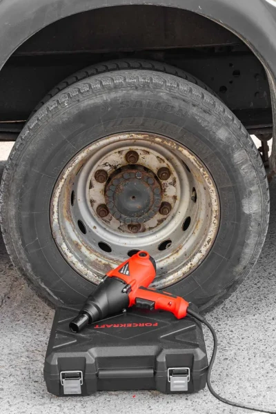 Гайковерт ударный электрический 1/2''(220-240V, 1010W, 500Нм) с комплектом головок (17, 19, 21, 22мм)