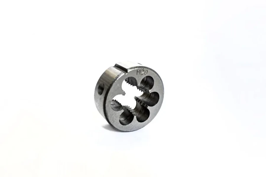 Плашка M18x2.5, в пластиковом футляре