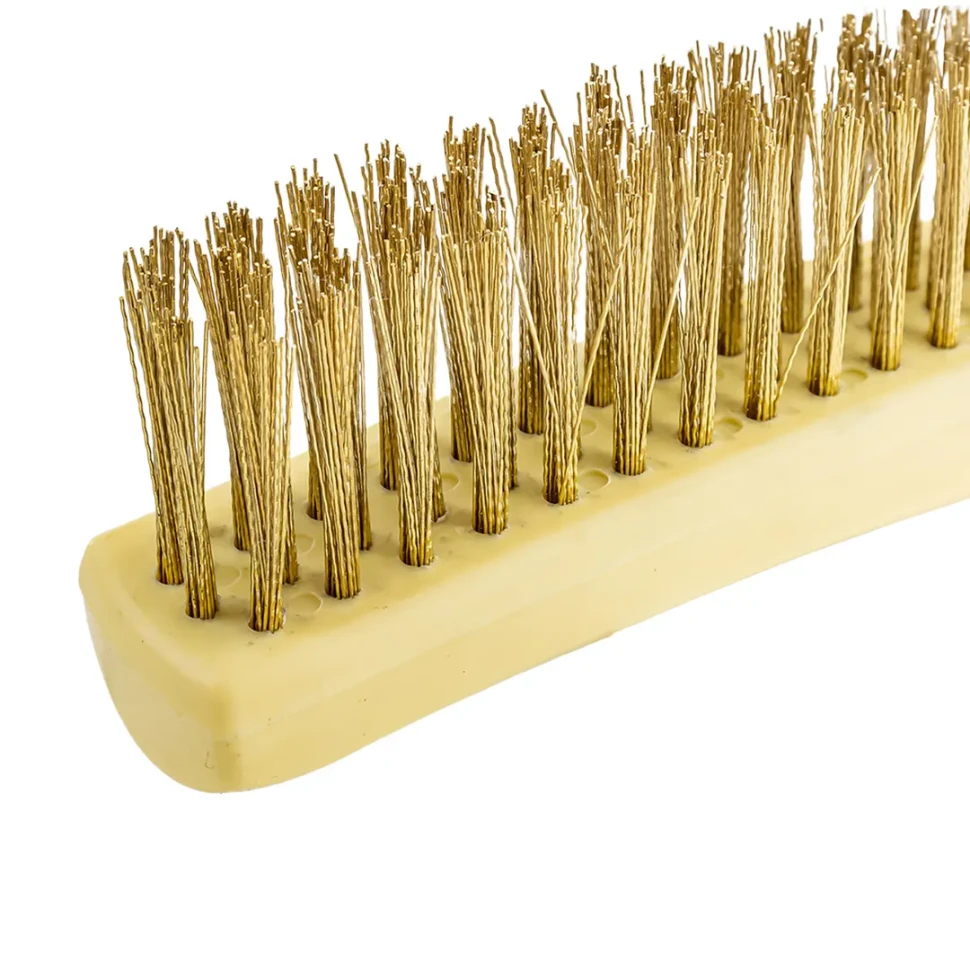 Щетка по металлу ручная в пластиковом корпусе с прорезиненной рукояткой (латунная проволока, 4x16рядов)