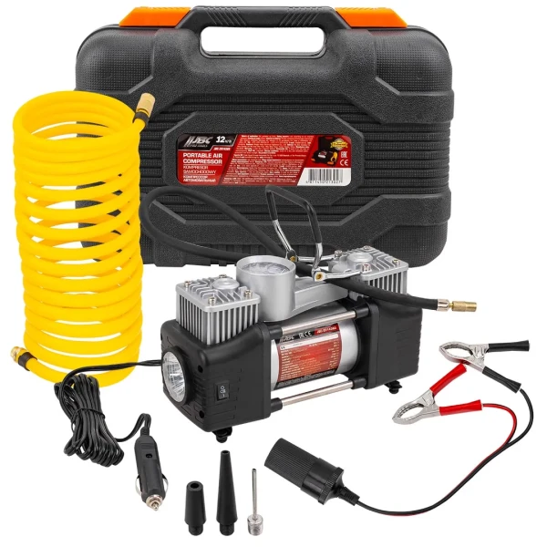 Компрессор автомобильный поршневой двухцилиндровый с аналоговым манометром и встроенным фонарем (12В, 20А, 65л/мин, 7бар) в пласт.кейсе