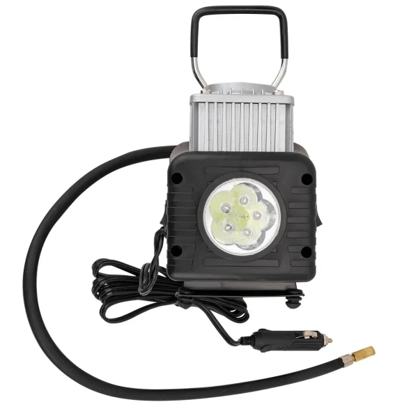 Компрессор автомобильный поршневой двухцилиндровый с аналоговым манометром и встроенным фонарем (12В, 20А, 65л/мин, 7бар) в пласт.кейсе