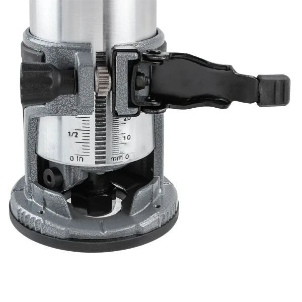 Фрезер ручной (710Вт, 13000-33000 об/мин, ход фрезы 36мм, диаметр цангового патрона 6,8мм)