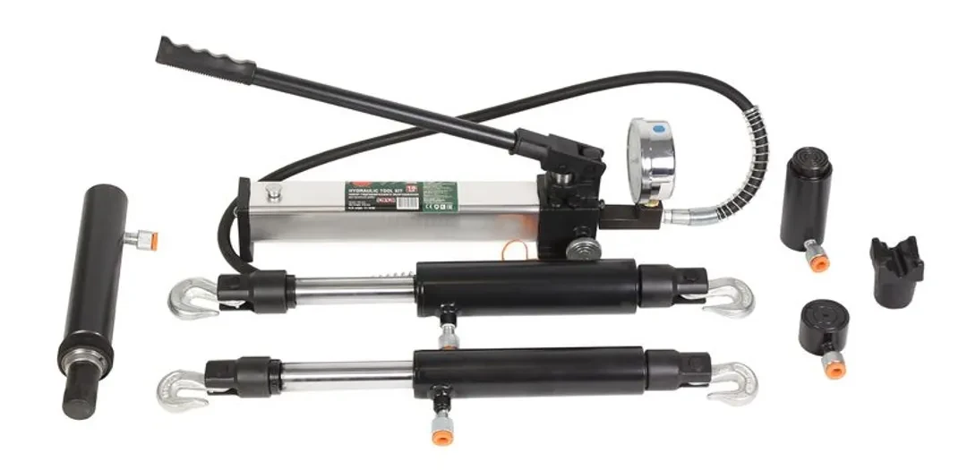 Набор гидравлического оборудования:насос с монометром10т,цилиндры:4,5,10т прямого и 5,10т обратного действия в кейсе