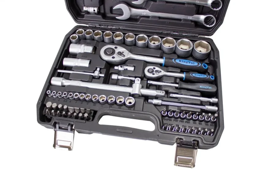 Набор инструментов 82пр.1/4'',1/2''(6гр.)(4-32мм)