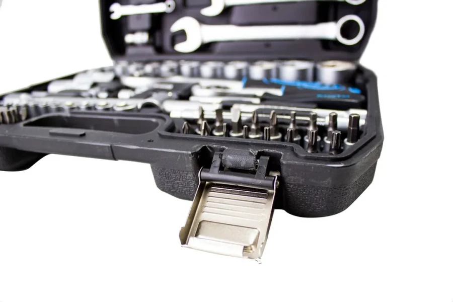 Набор инструментов 82пр.1/4'',1/2''(6гр.)(4-32мм)