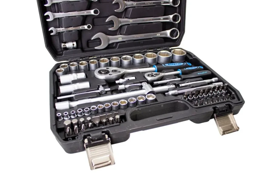 Набор инструментов 82пр.1/4'',1/2''(6гр.)(4-32мм)