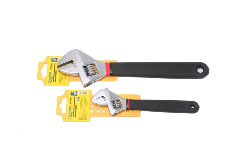 Ключ разводной с противоскользящей рукояткой CR-V 12''-300мм, на пластиковом держателе