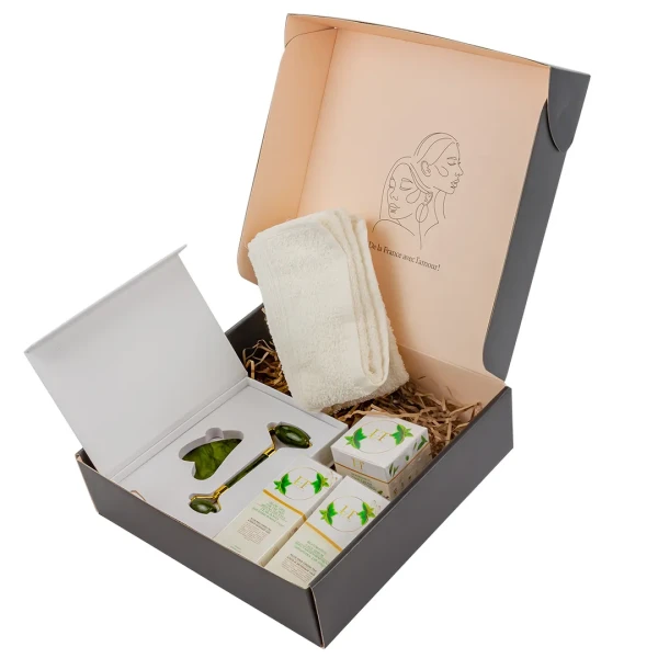 Набор Алоэ и зеленый чай(гель-алоэ для кожи вокруг глаз.сыворотка для лица. крем для лица.набор( массаж ролик+скребок гуаша).полотенце 40*70.упаковка)