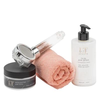 Набор косметики (гель для душа.крем-баттер для тела.полотенце 40*70,лейка для душа)